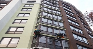 Установка крыши на балкон Братск цена от 1017 руб. м/2.